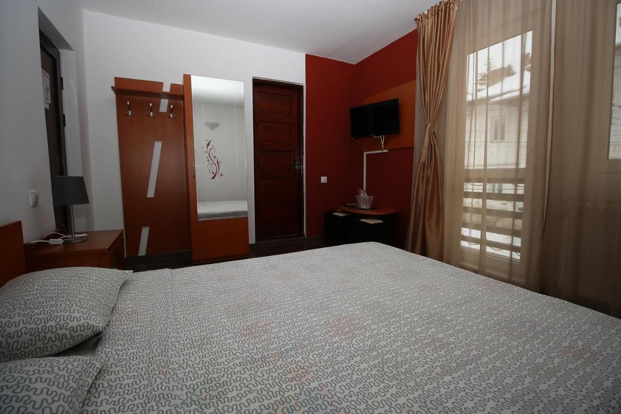 Гостевой дом Pension Sinaia - Casa Ta Синая