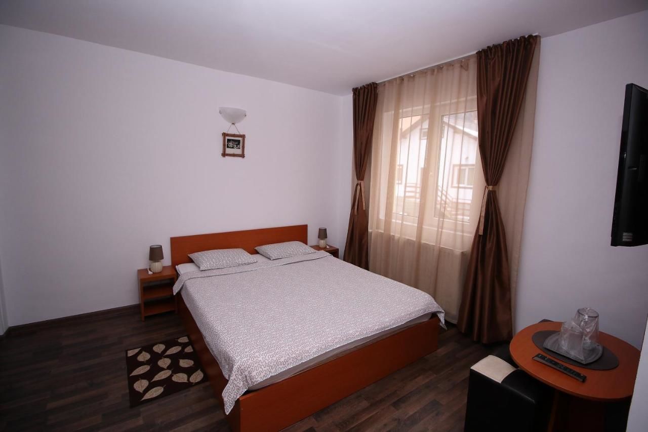 Гостевой дом Pension Sinaia - Casa Ta Синая